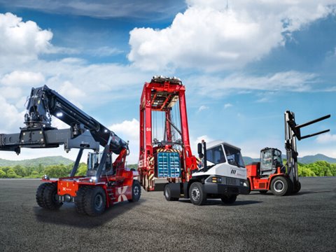 Utrustning - Vi tillhandahåller toppmoderna motviktstruckar, reachstackers. terminaltraktorer,  tomcontainerhanterare, grensletruckar och spreaders.