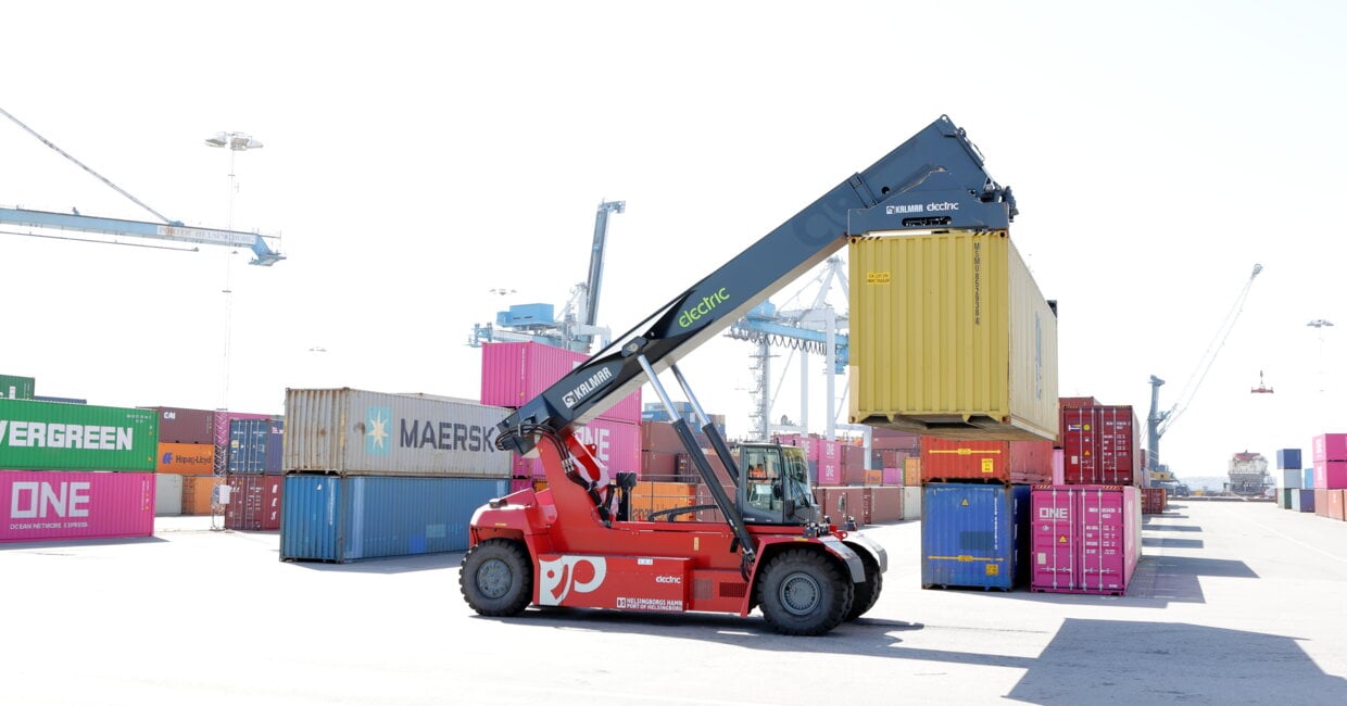 Port of Helsingborg furthers its sustainability goals with delivery of Sweden’s first electric reachstacker